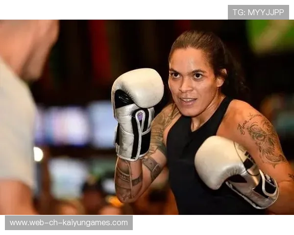 UFC爆头一击结束战斗——震撼瞬间彰显极致格斗魅力