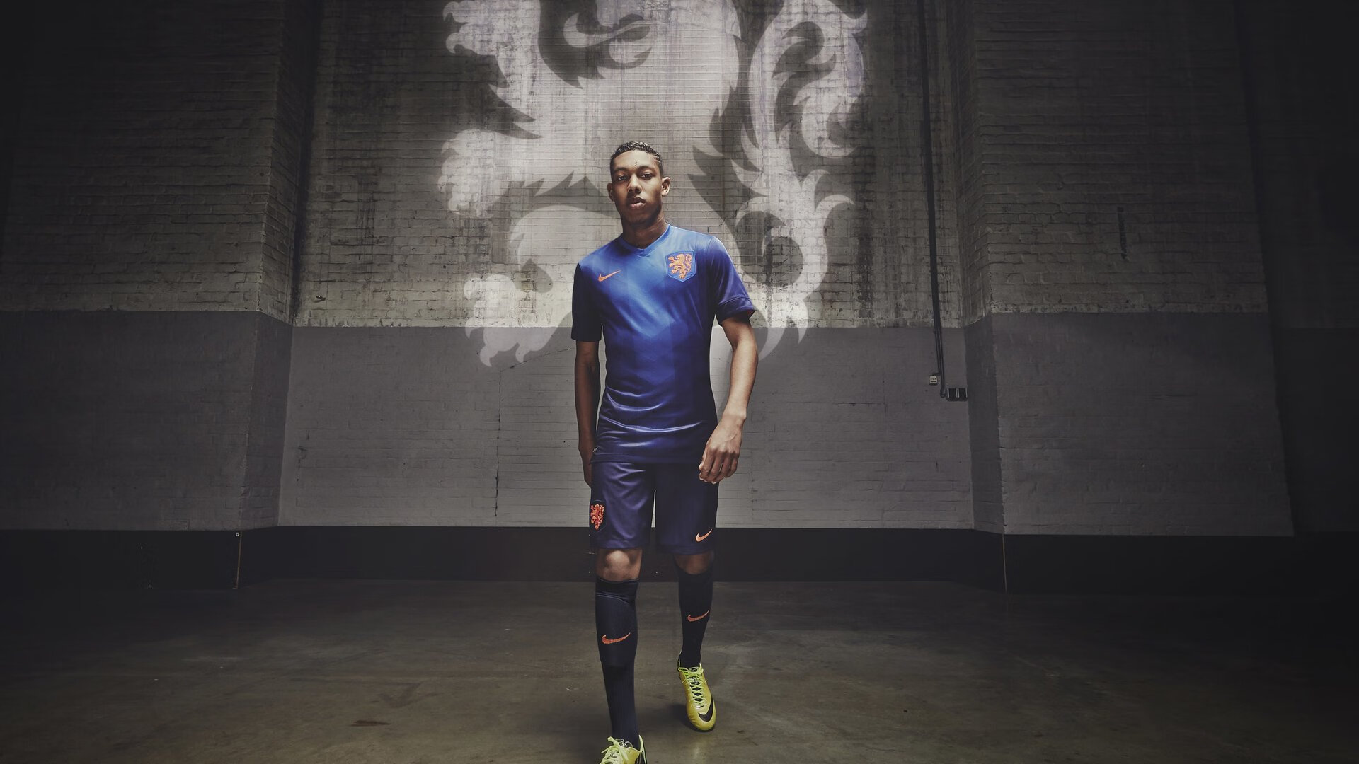 开云集团中国官网-经典逆转案例中教练决策对赛场影响力分析，教练技术逆境工作坊